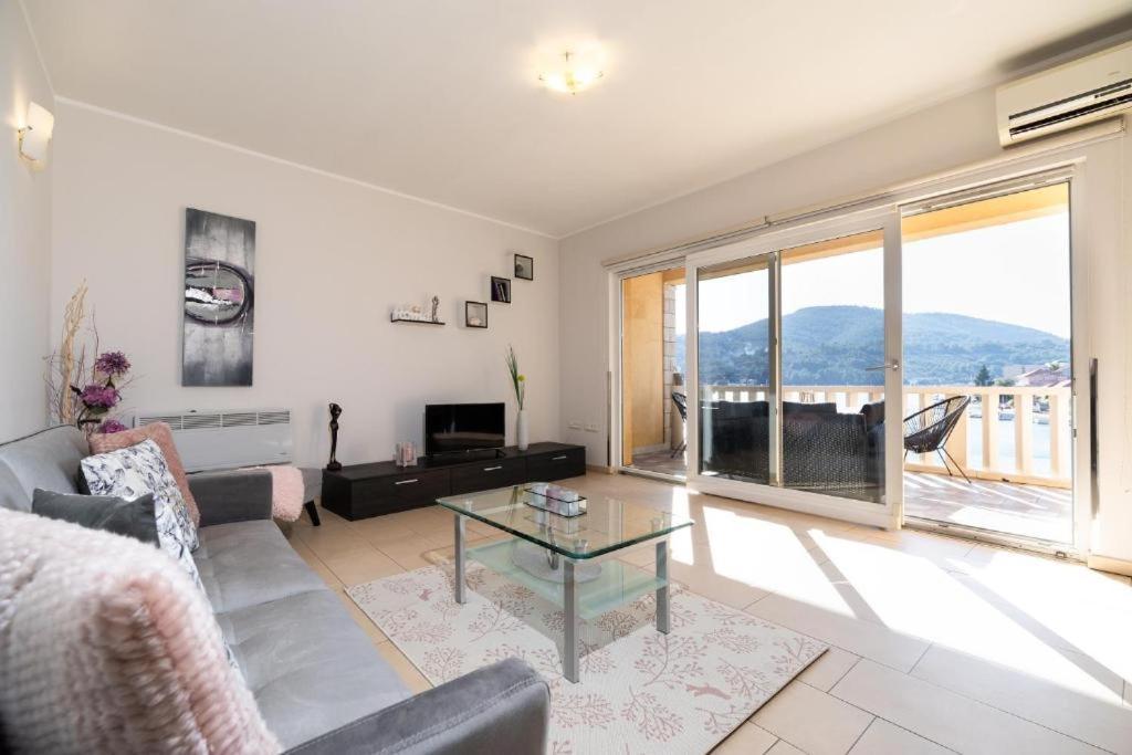 Apartments Dea Caeli Vela Luka Esterno foto