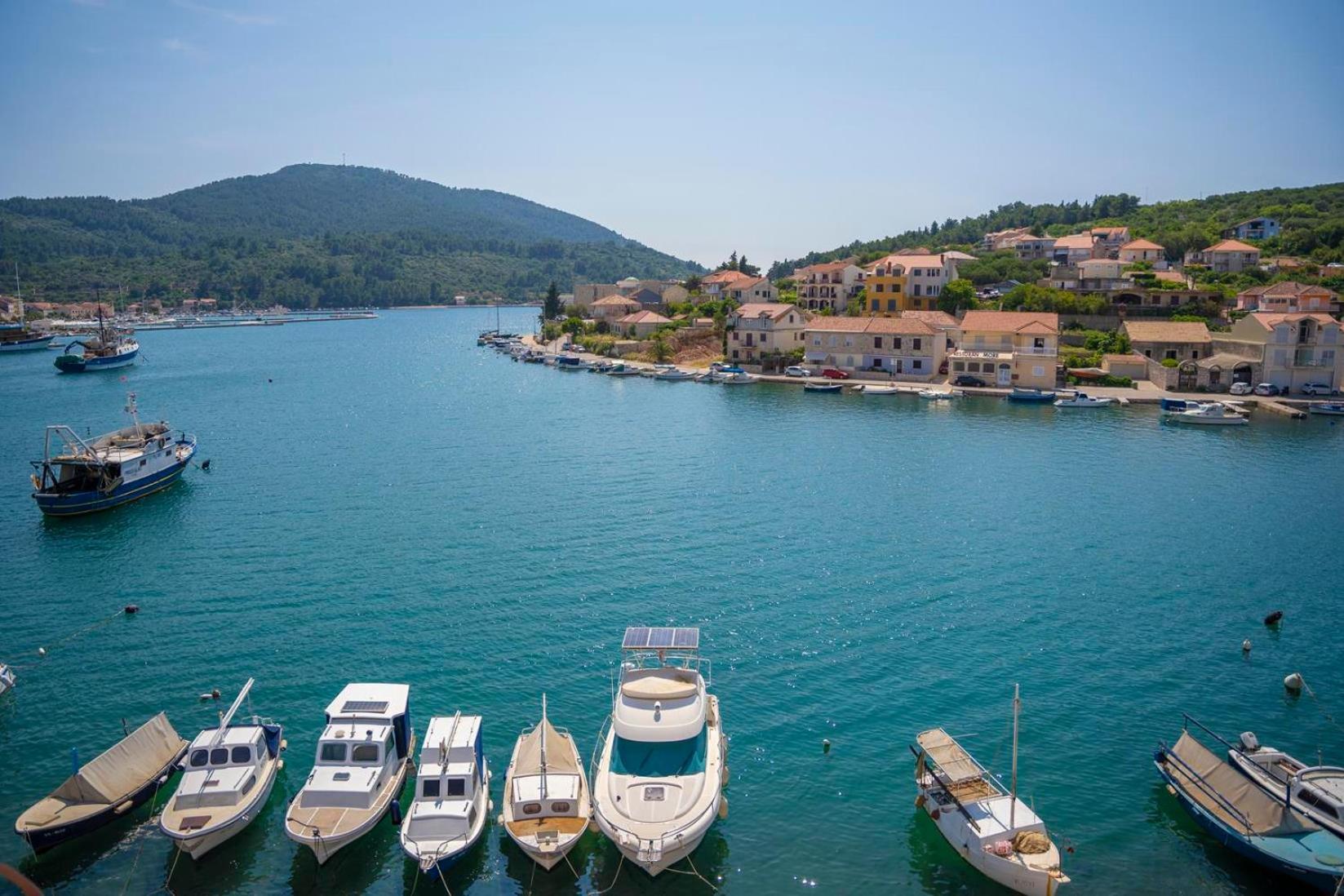 Apartments Dea Caeli Vela Luka Esterno foto